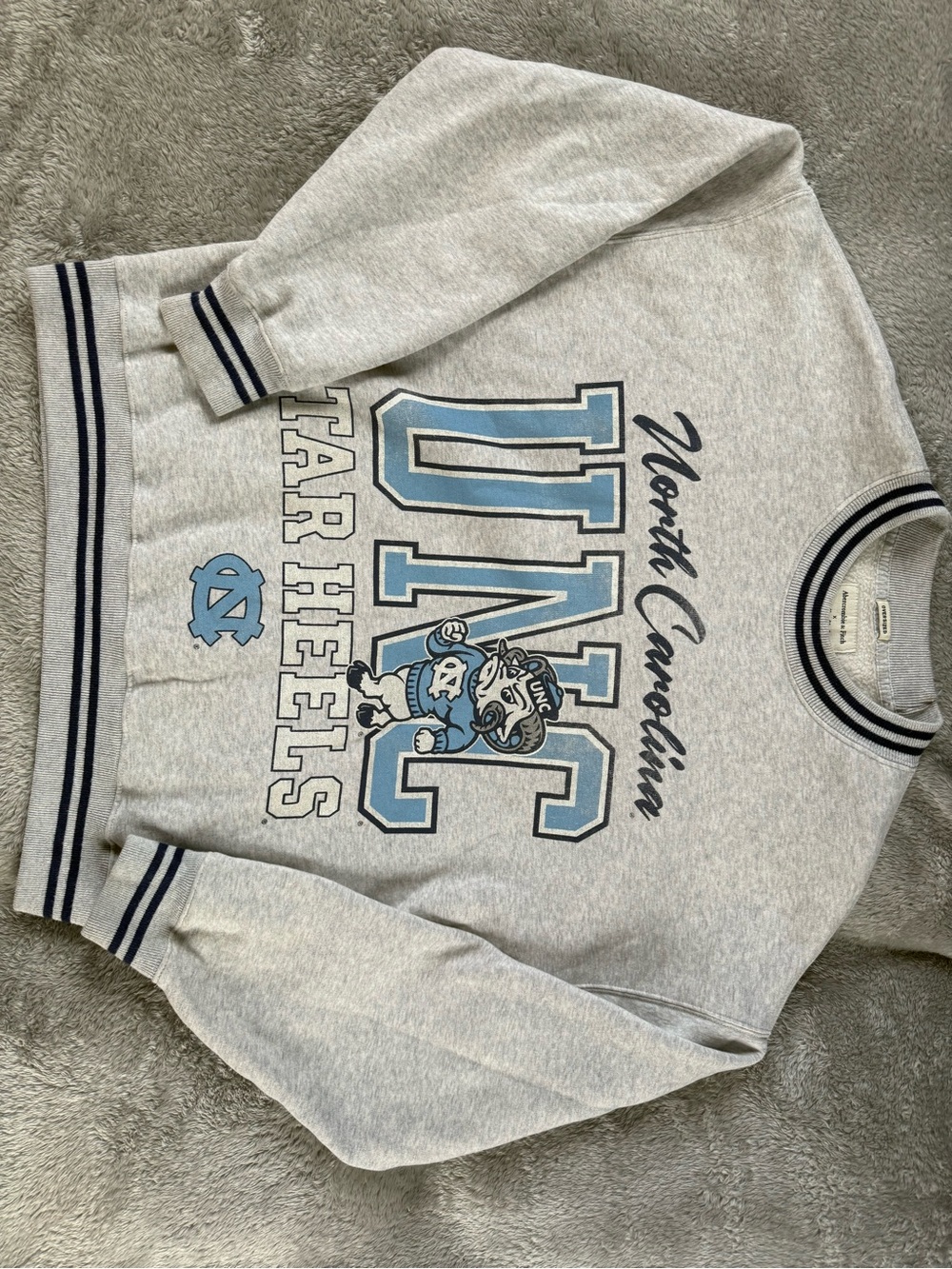 Abercrombie North Carolina Tar Heels Gray Graphic Crewneck Sweatshirt